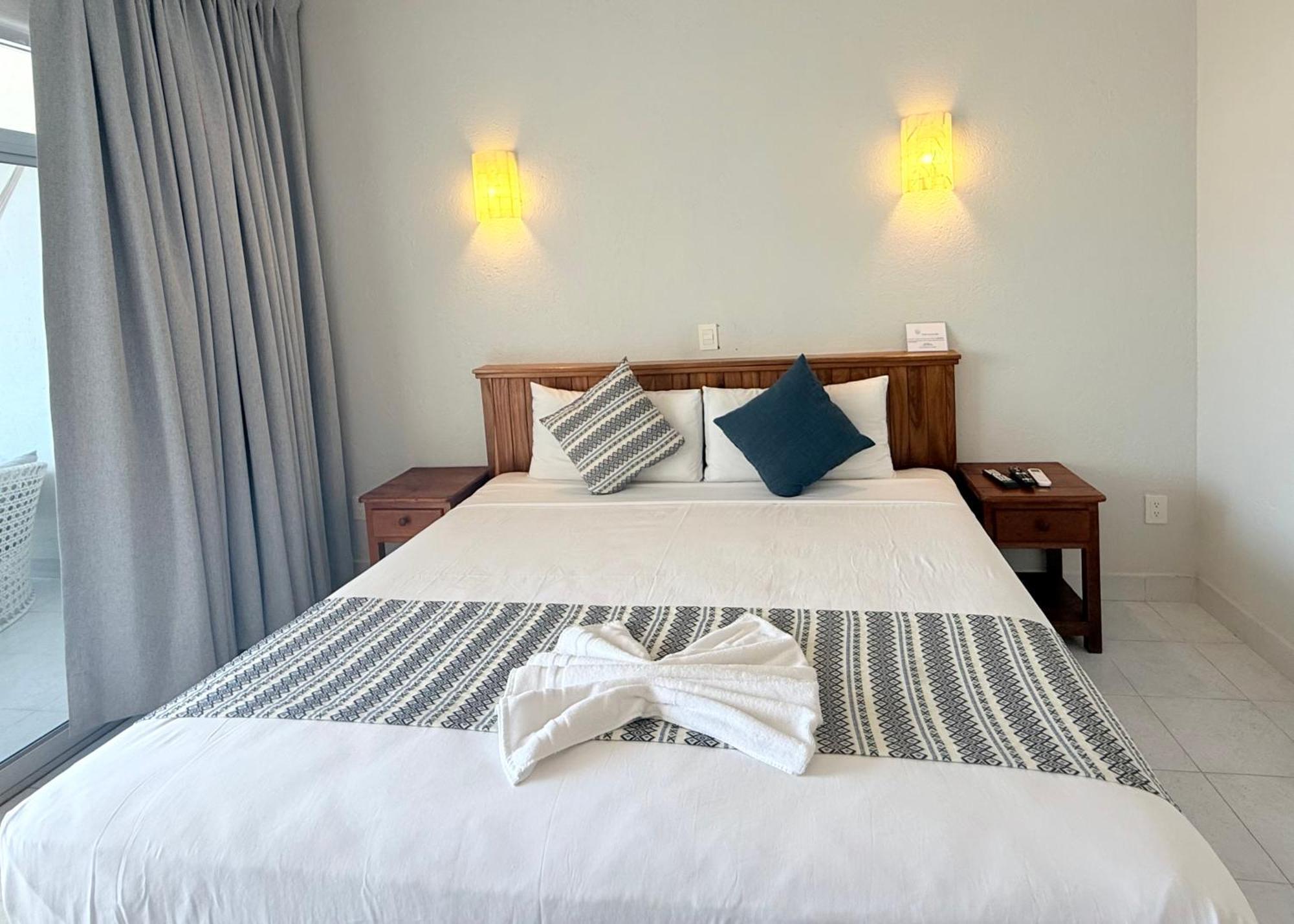Hotel Villas Ema Zihuatanejo Kültér fotó
