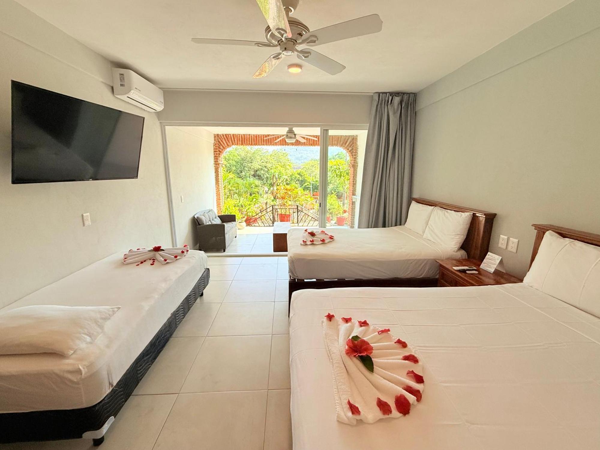 Hotel Villas Ema Zihuatanejo Kültér fotó